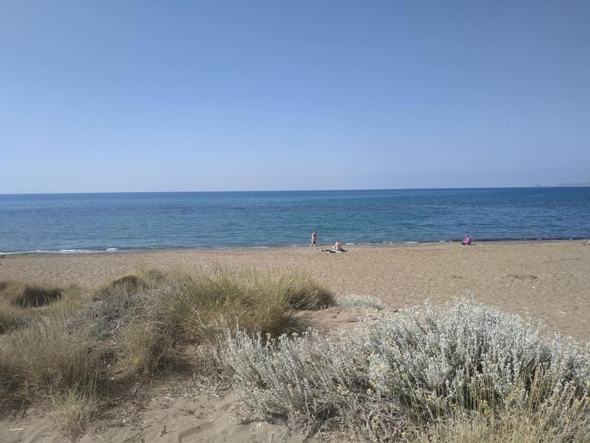 Studio On The Closest Beach To The City! Amudára Laszithiu Kültér fotó